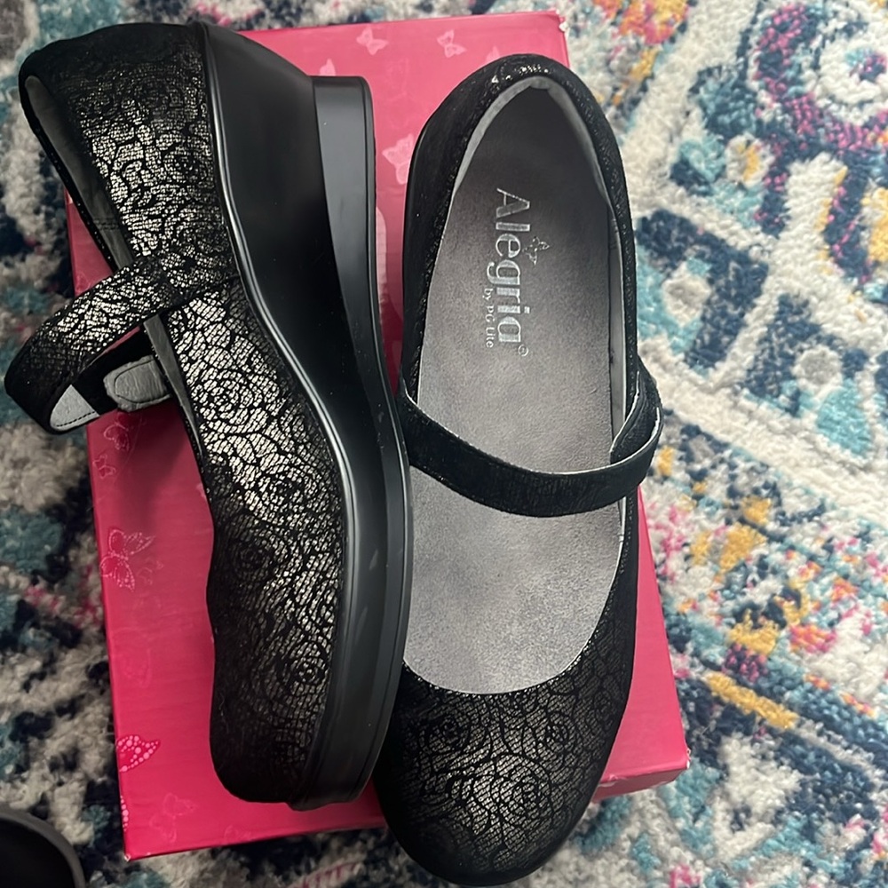 Alegria size 9 party shoes pewter florette dress shoes.  Comfort and classy.